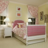 Camera pentru fetite amenajata cu crem roz si alb